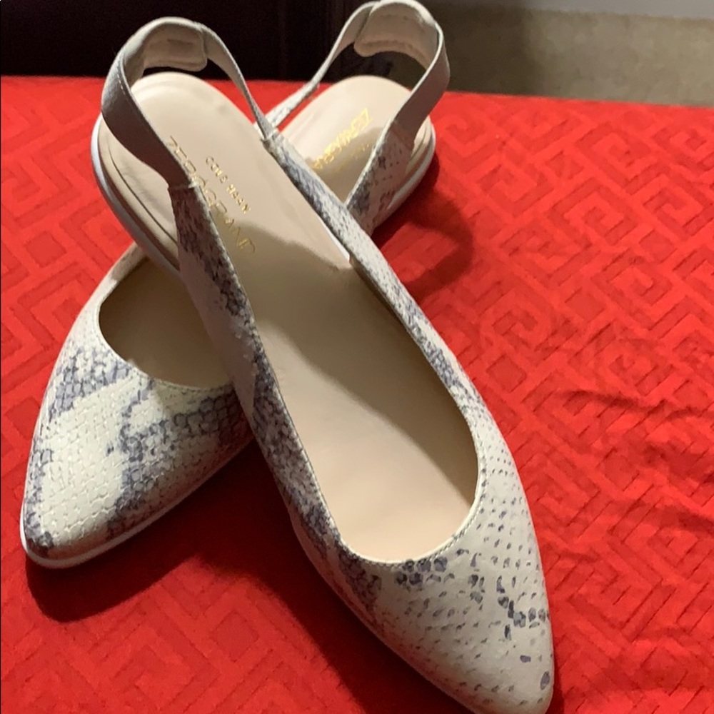 COLE HAAN. Hot Sale🔥🔥Price ⬇️⬇️⬇️⬇️ flats sling back🌷Soft n Supple leather🌹